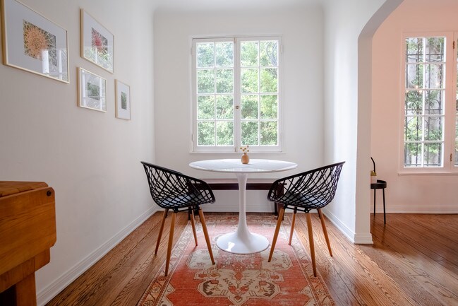 Breakfast Nook - 1345 N Hayworth Ave