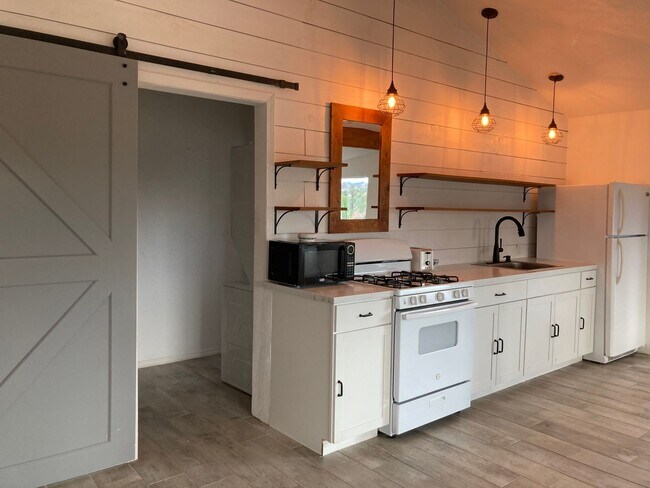 Foto del edificio - Studio in Oak Trails Estates-Gorgeous Views (Utilities Included)
