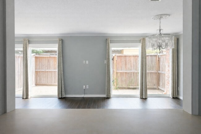 Foto del edificio - 5801 Lumberdale Rd