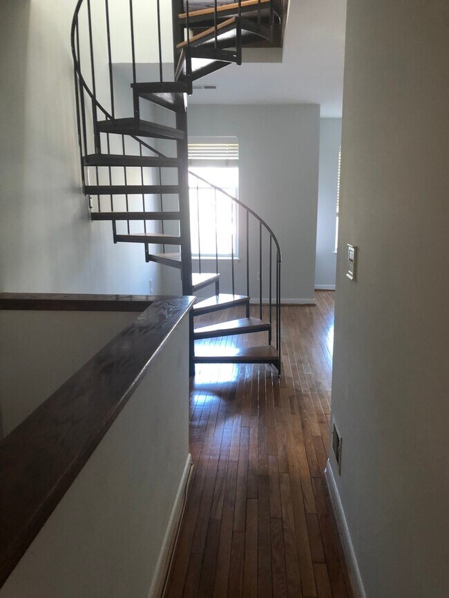 Building Photo - 2429 18th St NW