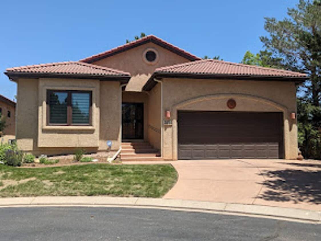 Primary Photo - Westside Residence Near Kissing Camels & G...