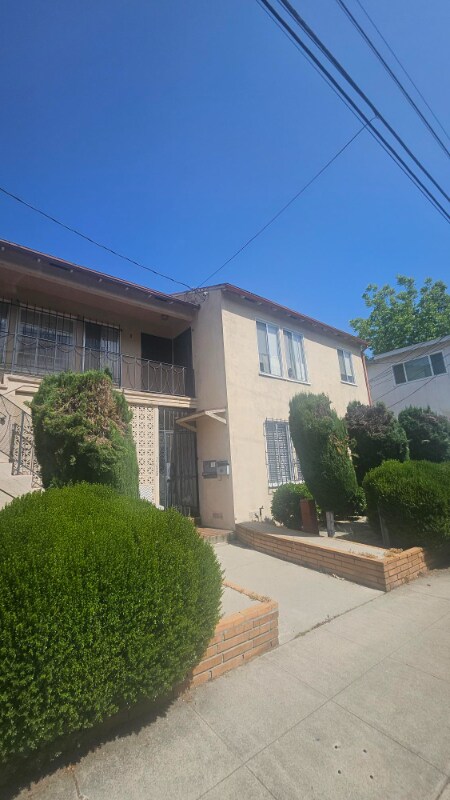 Foto del edificio - 2238 Griffith Park