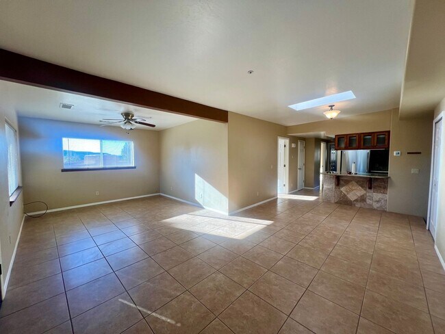 Foto del edificio - Unfurnished, 1-year long-term rental