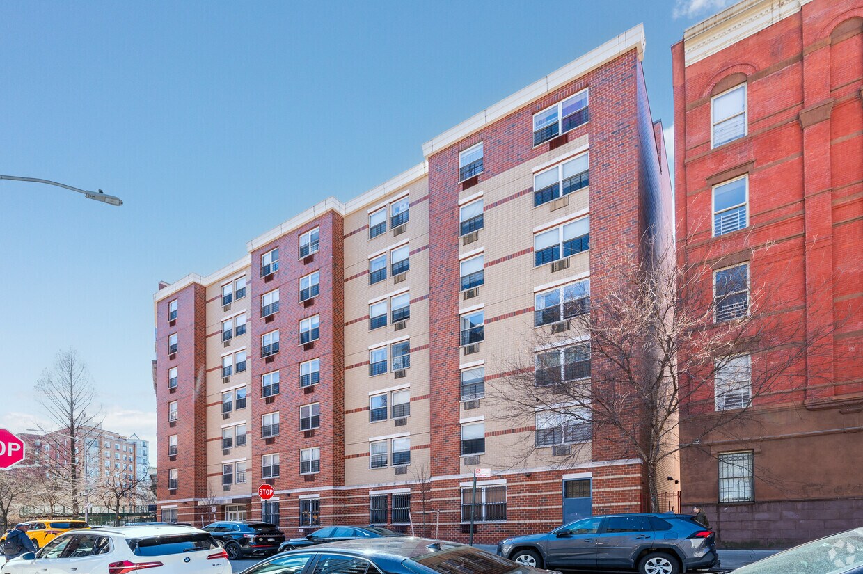 Building Photo - 350 W 124th St