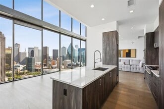 Building Photo - 2120 Olive St