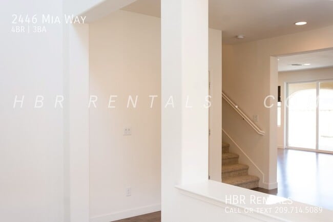 Building Photo - Gorgeous Four Bedroom - Corner Lot Tracy R...