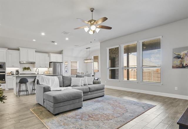Foto del edificio - 915 Timber Ridge Dr