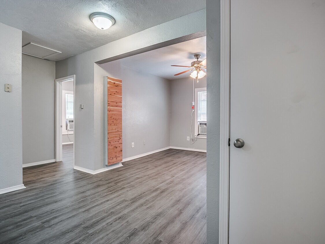 415 Elm Ave Unit 4, Norman, OK 73069 Room for Rent in Norman, OK