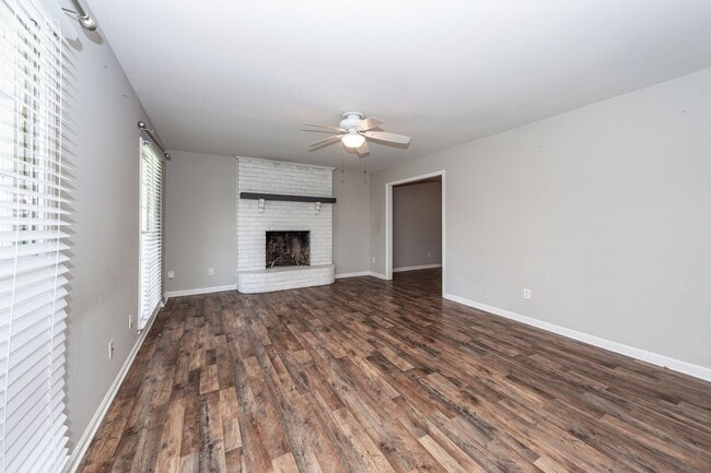 Building Photo - 4 Bedroom, 2.5 Bathroom Home in Tall Pines...