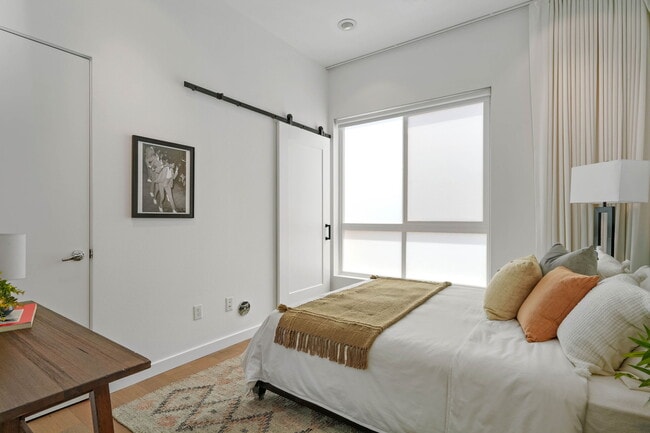 Building Photo - 1242 Gordon St