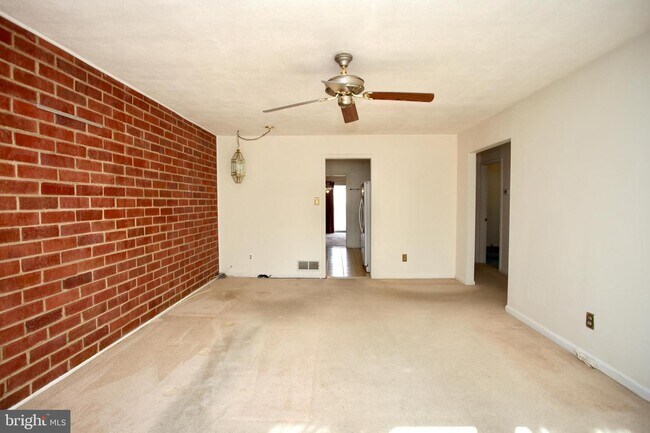 Building Photo - 613 W Lynfield Dr