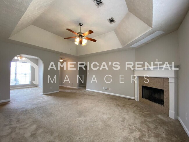 Building Photo - Home for Rent in Montgomery with Fenced in Backyard!!! New LVP Flooring! View with 48 Hours Notice!