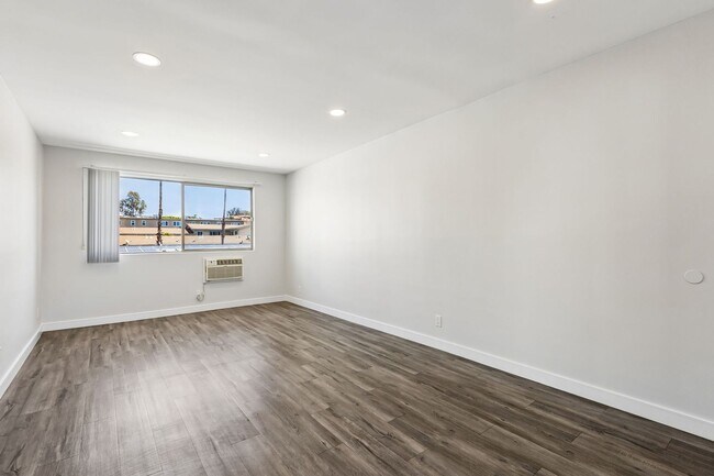 Interior Photo - 11645 Gorham Ave