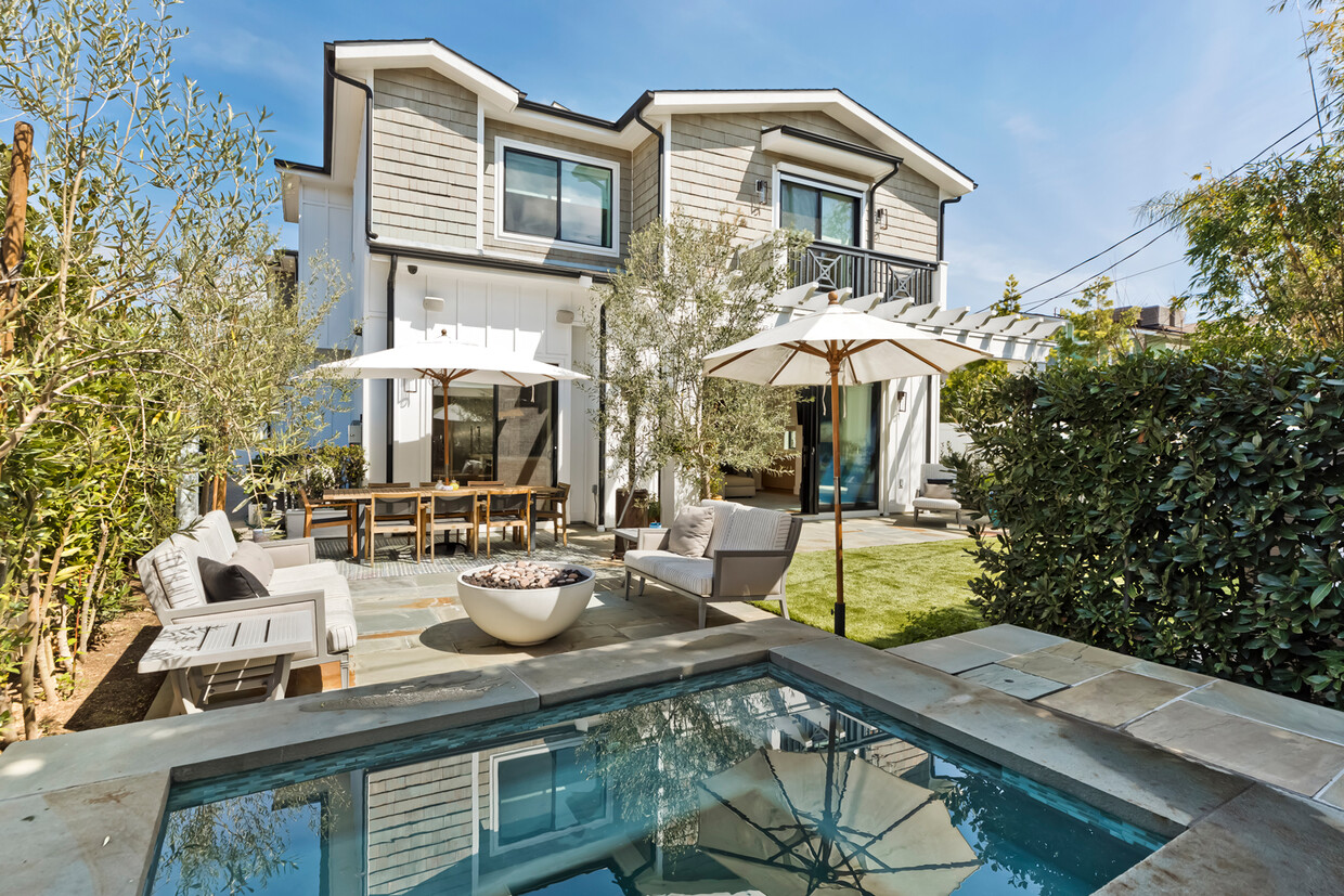 Foto principal - 3227 Mountain View Ave