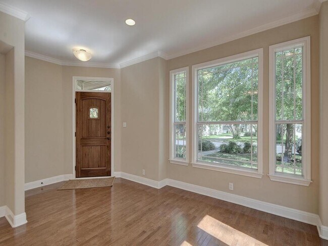 Foto del edificio - 1821 W 37th St