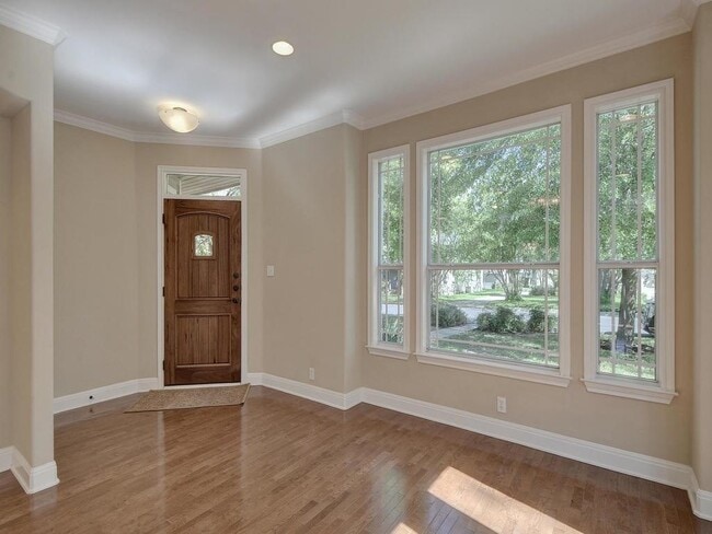 Building Photo - 1821 W 37th St