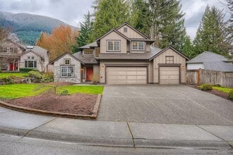 Building Photo - 1405 SW 13th Pl