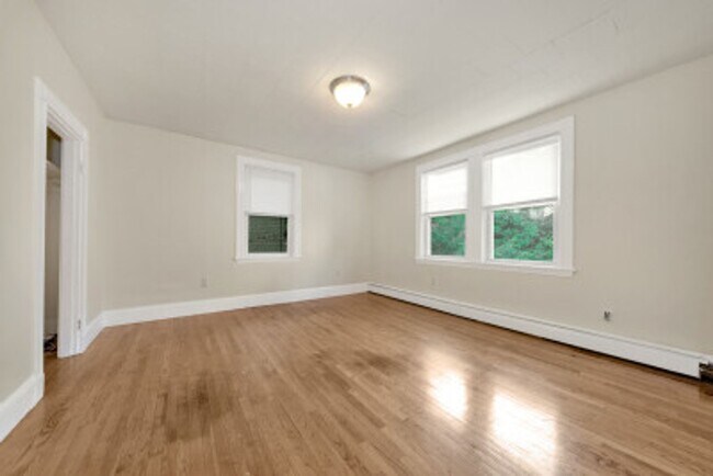 Foto del edificio - 5 bed 2 bath - Brighton - 9/1