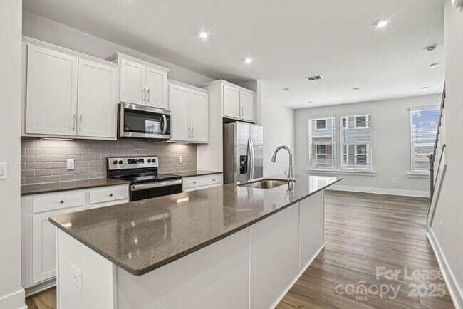 Foto del edificio - 4375 Raleigh St