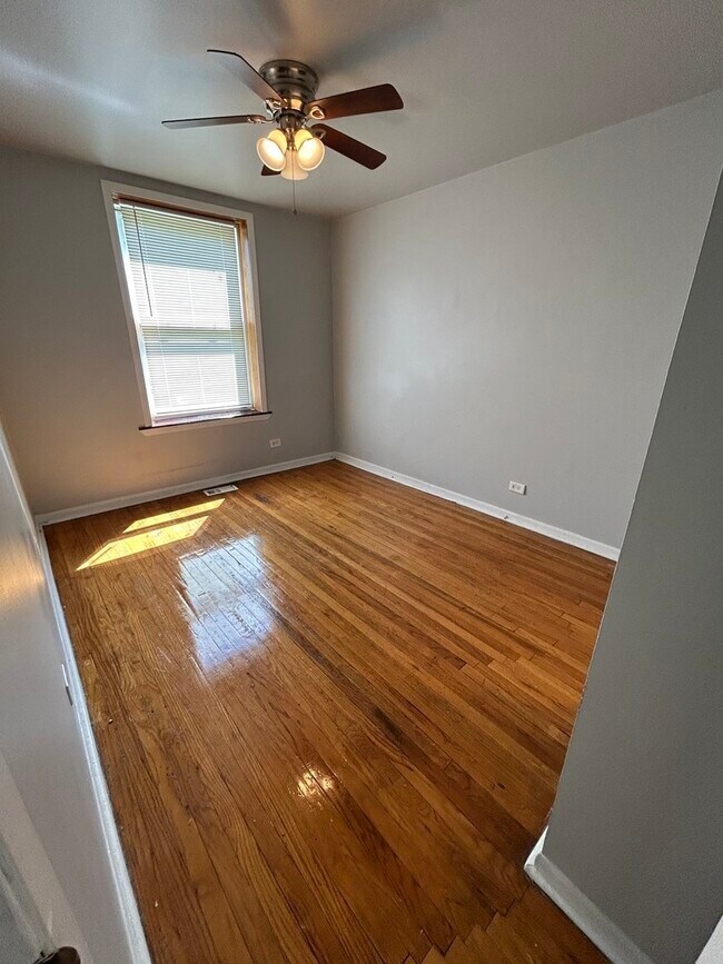Building Photo - 9036 S Dauphin Ave