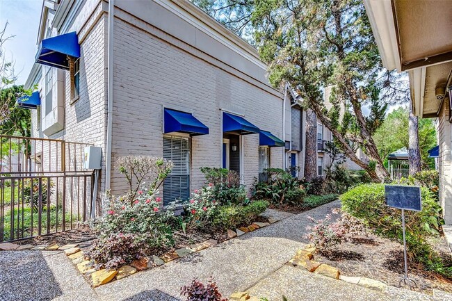 Building Photo - 8001 Woodway Dr