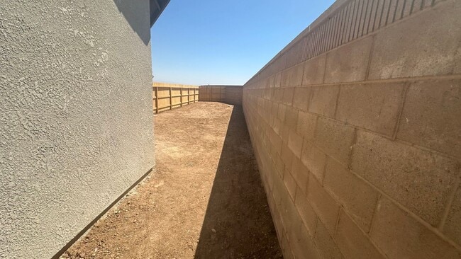 Building Photo - Coyote Run Duplexes 6000