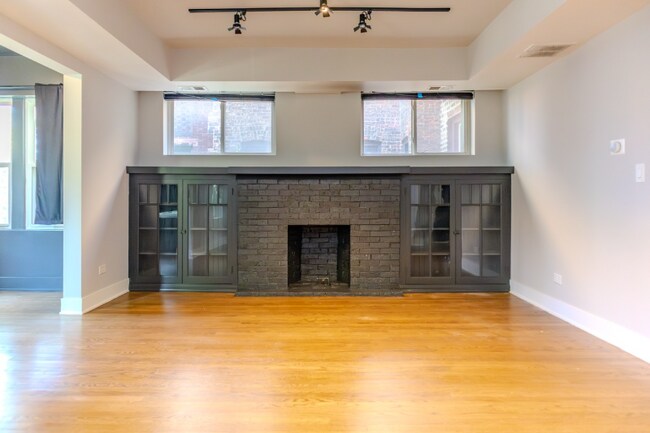 Building Photo - 1517 E 67th Pl