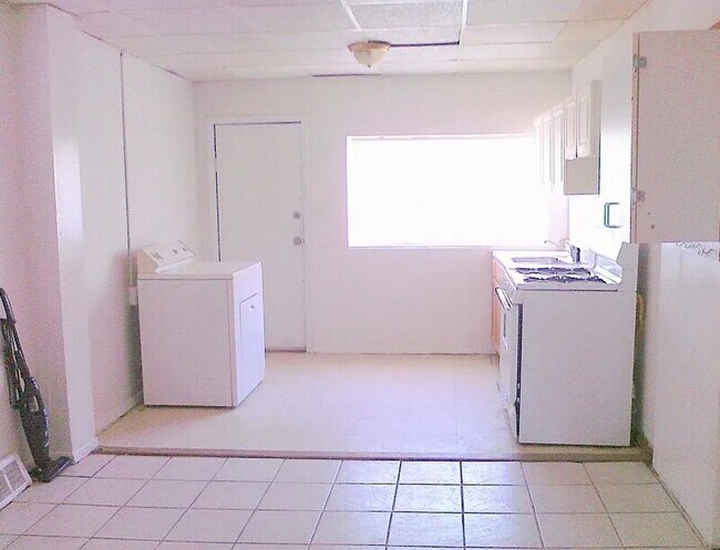 Foto del edificio - 915 Maple Terrace