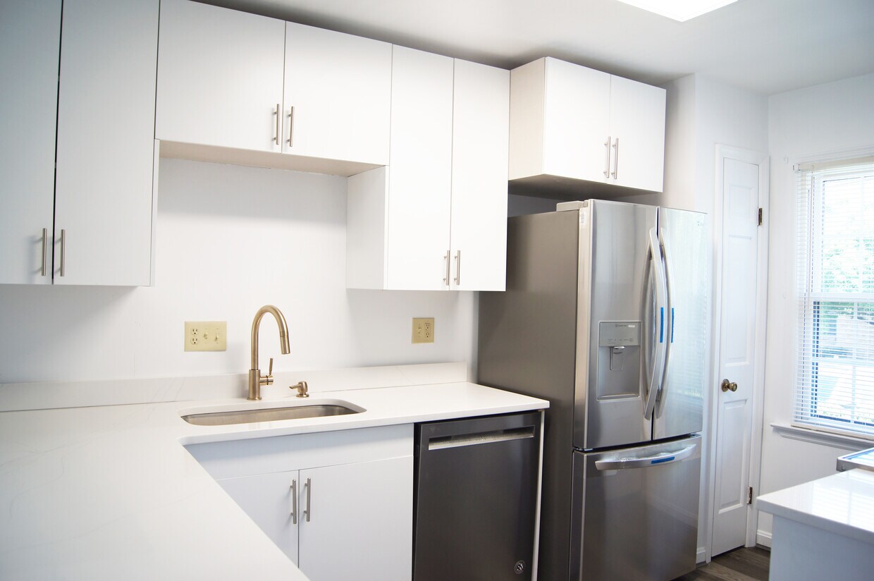 9771 Bunker Hill Ln, Montgomery, OH 45242 Townhome Rentals in