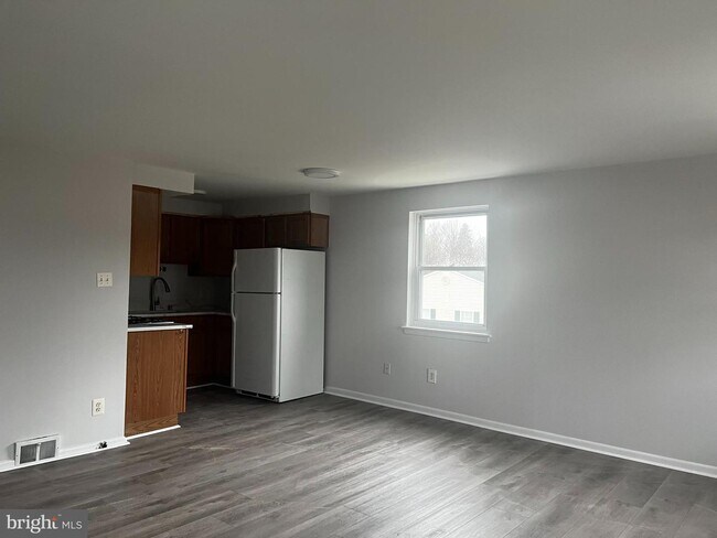 Building Photo - 116 3rd Ave