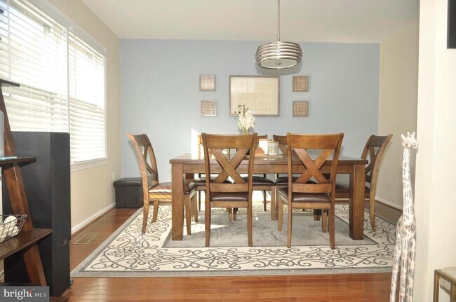 Building Photo - TOWNHOME IN BETHESDA