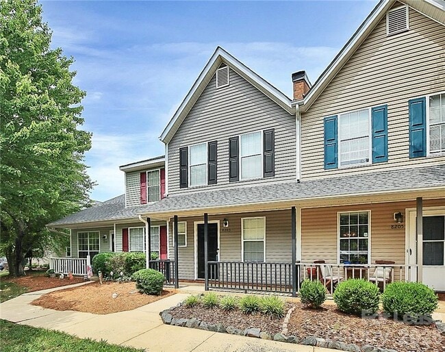 Building Photo - 8203 Golf Ridge Dr