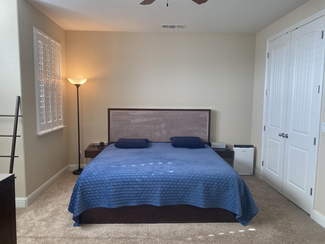 Foto principal - 6492 Bayview Dr