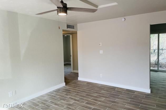 Foto del edificio - 2 br, 1 bath Townhome - 310 E Blacklidge Dr