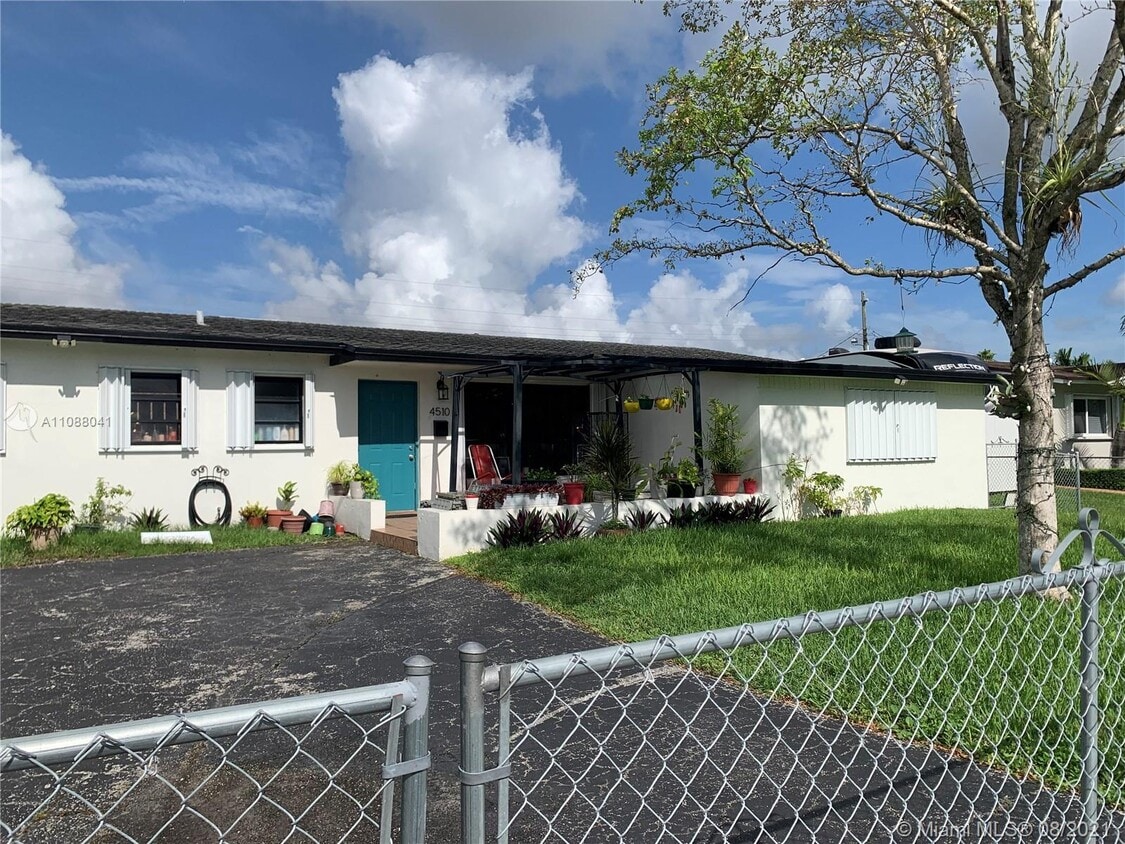Primary Photo - 4510 SW 102nd Ct