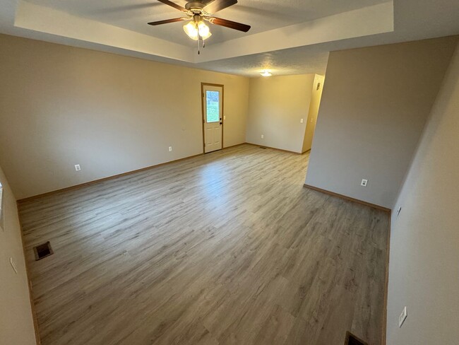 Building Photo - Updated 2 bedroom one bath apartment in be...