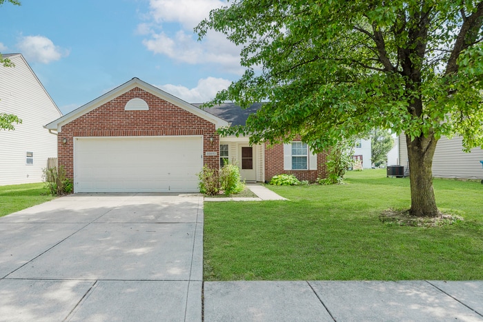 Brownsburg Schools and a Fenced In Backyard!! - Brownsburg Schools and a Fenced In Backyard!!