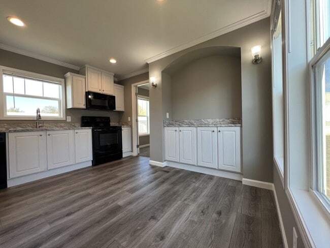 Building Photo - 215 Red Spruce Cir