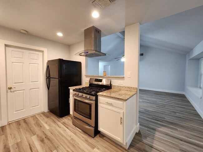 Foto del edificio - 2 Weeks Free Rent / Corner Lot / Fridge, W...