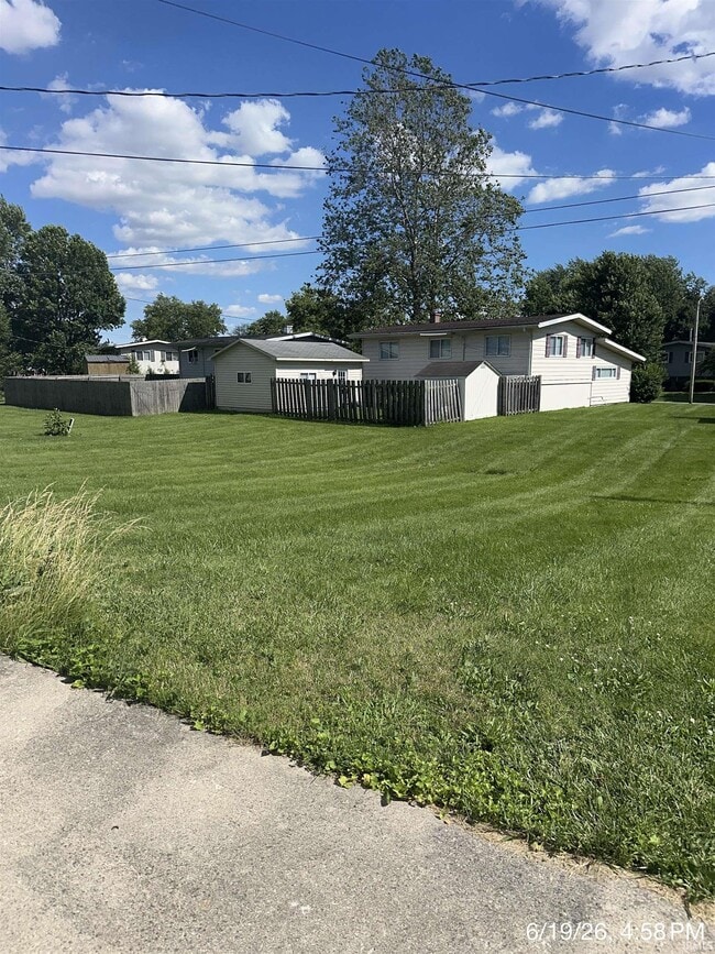 Building Photo - 3235 Schilling St