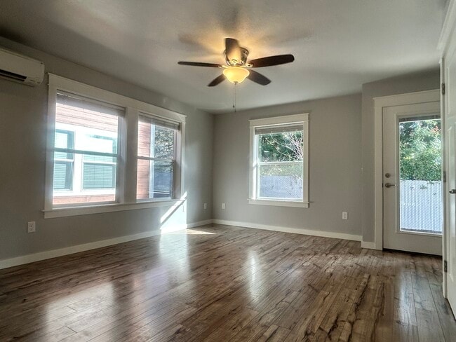 Building Photo - 218 N Shasta Ave