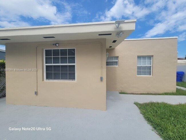 Foto del edificio - 2265 SW 15th St