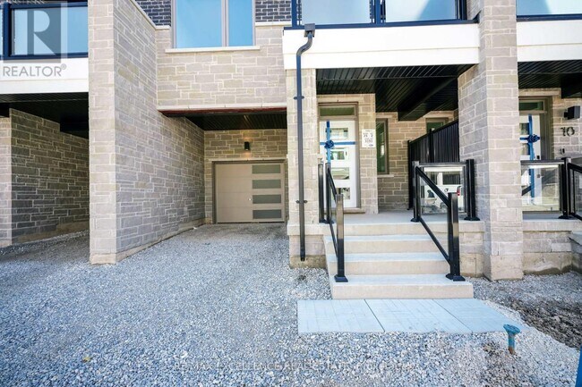 Photo du bâtiment - 8 Elantra Dr