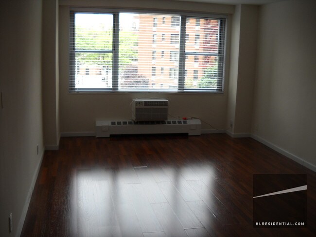 Building Photo - 10460 Queens Blvd