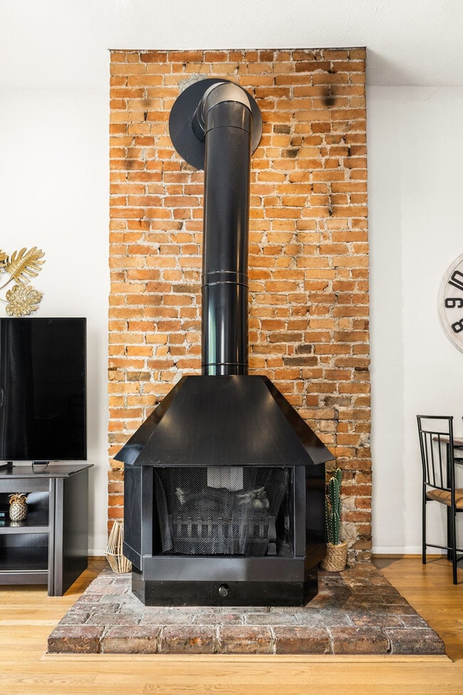 Building Photo - 962 Pavilion St