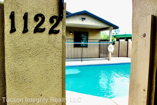 Building Photo - 1122 E 7th St