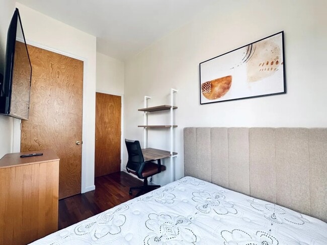 Foto del edificio - Furnished room/NOT APARTMENT