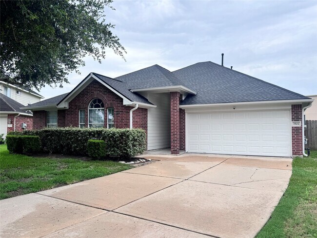 Foto del edificio - 7502 Quiet Trace Ln