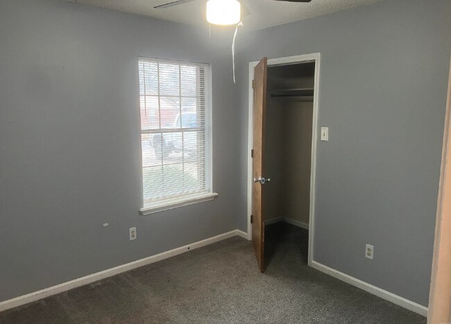 Foto del edificio - 8 Bridgestone Dr