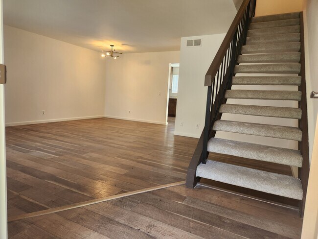 Foto del edificio - 6551 Wystone Ave